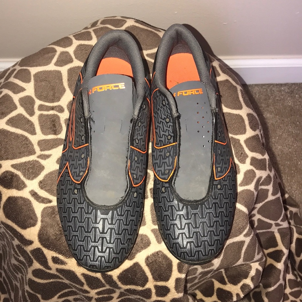 Under Armour cleats boys size 4